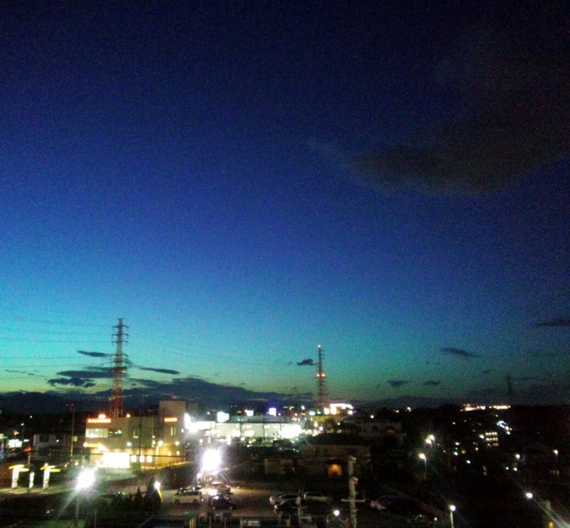 夜景・群青の空